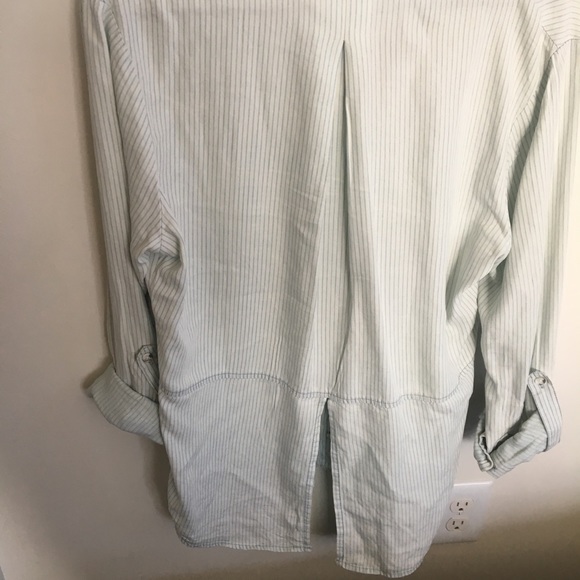 Button down - Picture 3 of 3